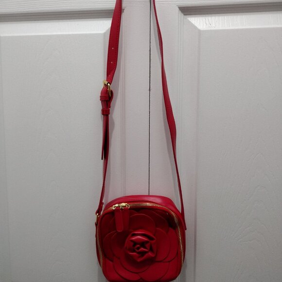 Disney iLY 4EVER Red Rose Crossbody Bag Faux Leather Floral Camera Bag - Picture 7 of 10